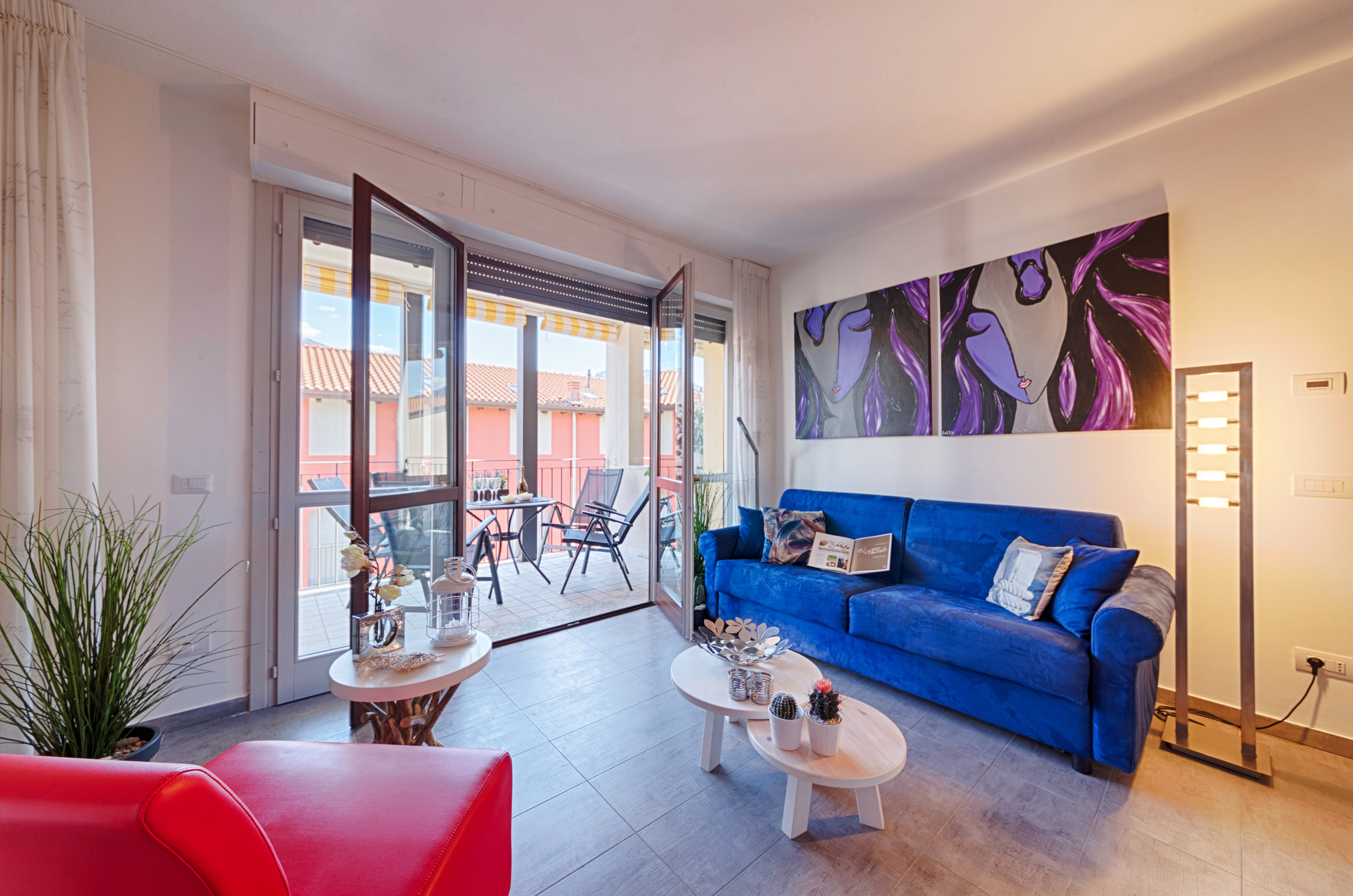 Modern 2-Bedroom Apartment Lake Escape