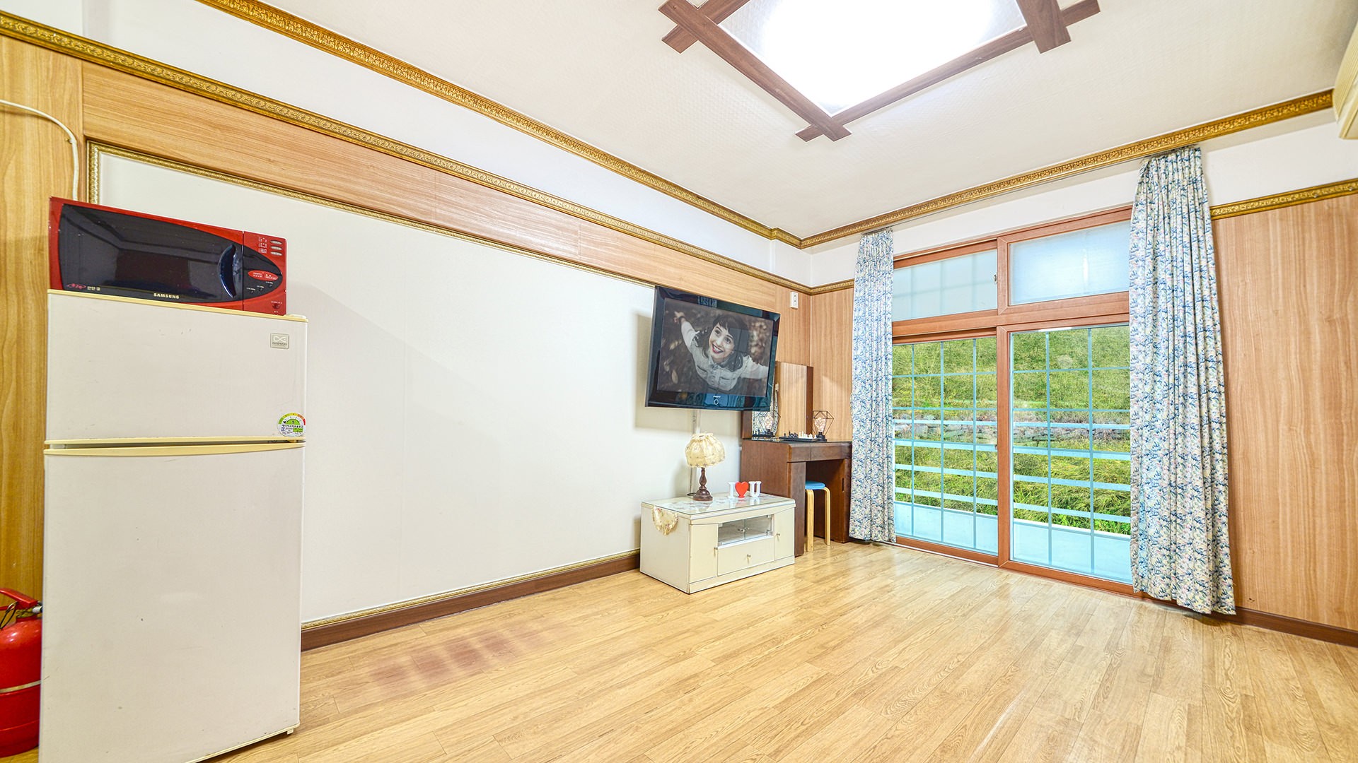 Where there are four seasons to enjoy, Room 104, where you can see the Bukhan River