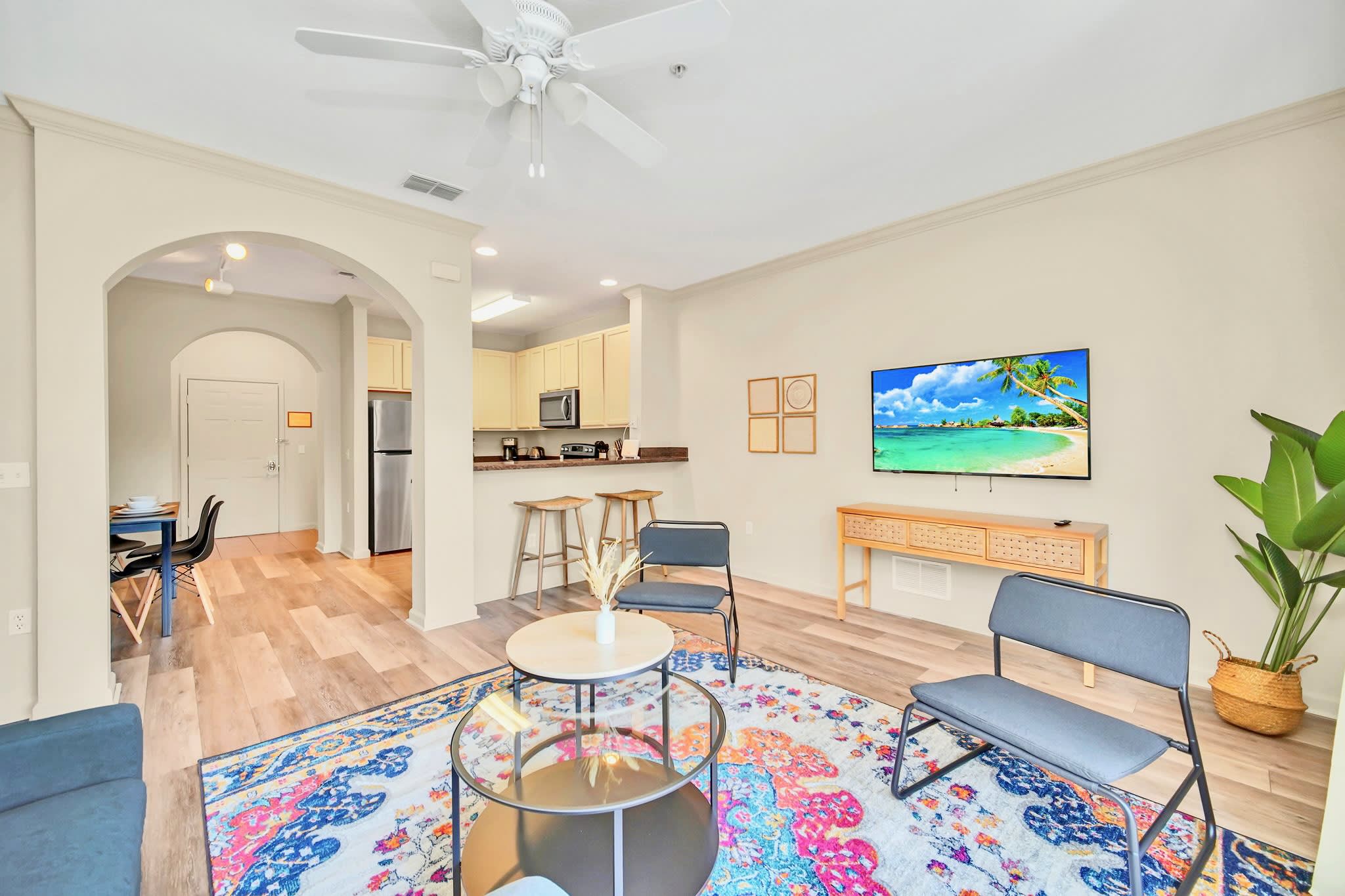 Upstay - Large Condo w Pool, Hot Tub, Sauna, Gym