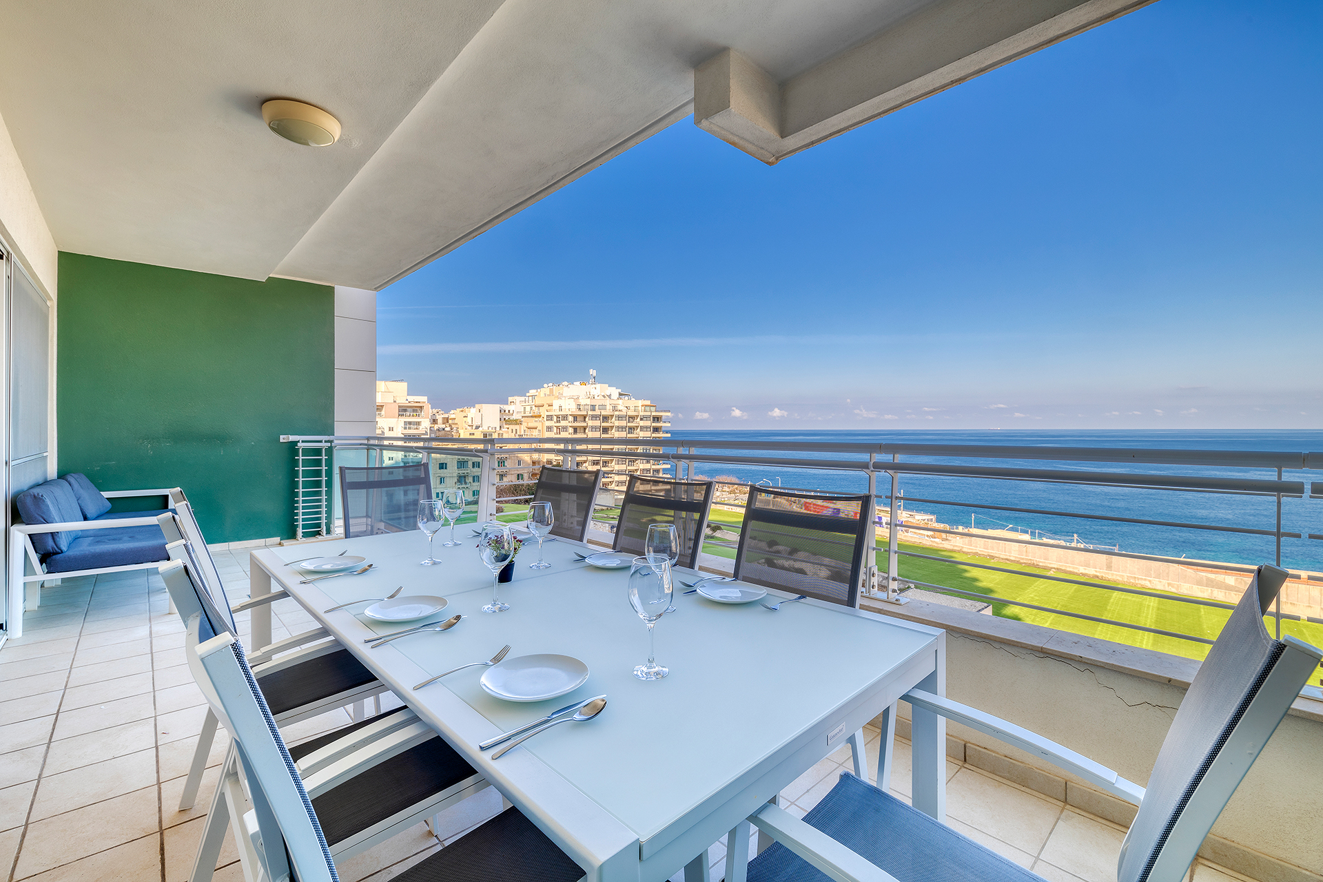 Stunning Seafront Lux Apt, Fort Cambridge wt POOL
