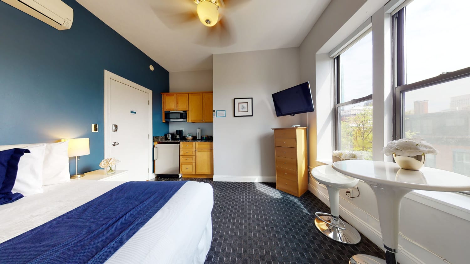 Stylish Downtown Studio in the Boston, C.Ave# 34