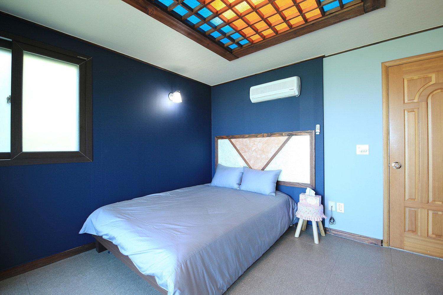 504 beds with a calming blue tone interior