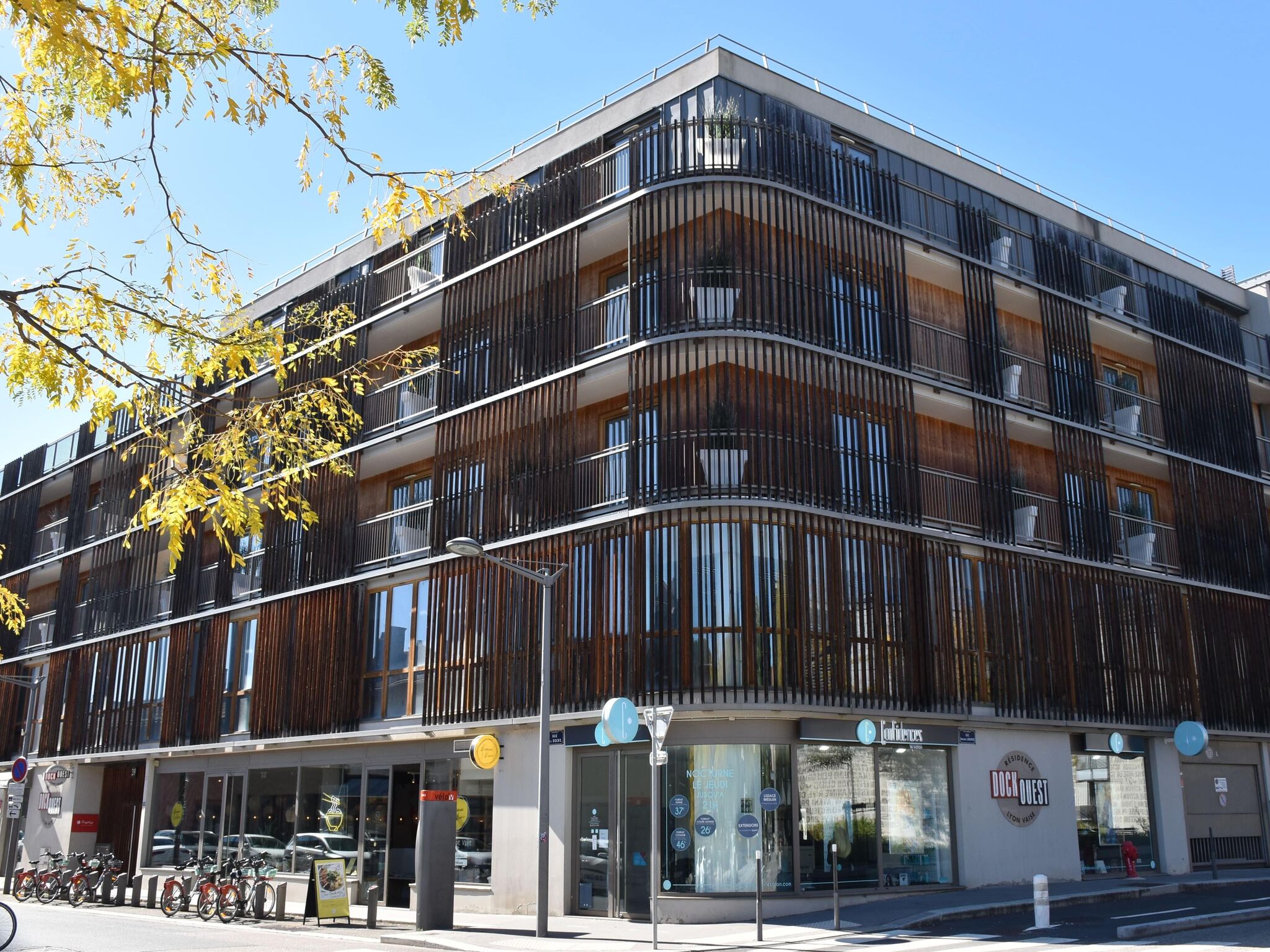 Modern Couple Stay in Lyon Docklands in 9e Arrondissement, Lyon