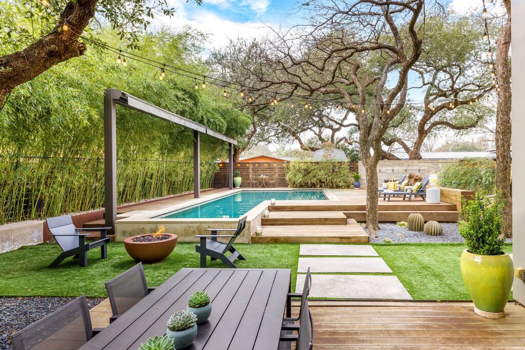 Zilker Paradise Found (Pool and City Skyline View) in 78704, Austin