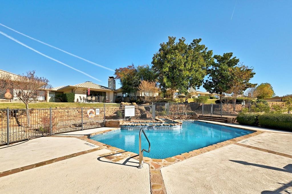 Stunning Townhome in Horseshoe Bay with Hot Tub