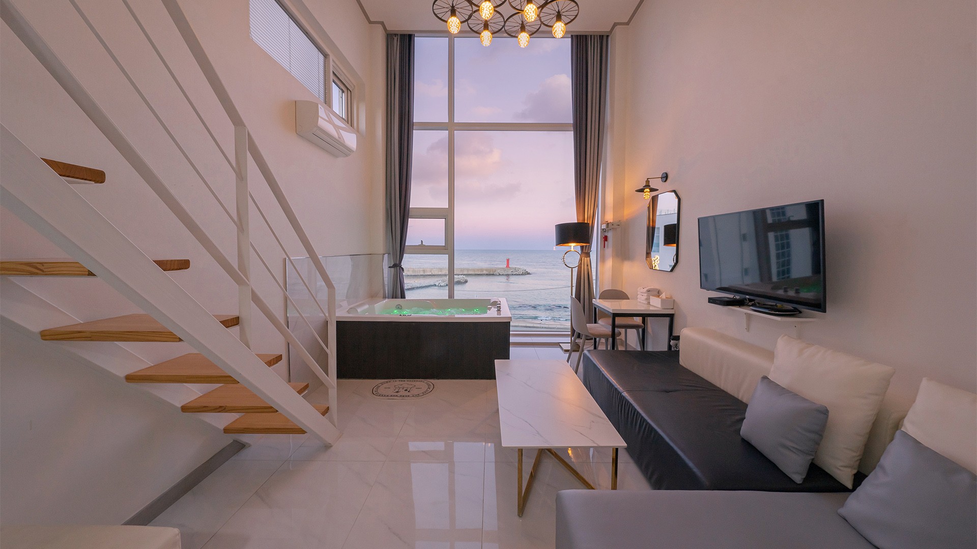 Comfort with cozy interior interior G9502 [Spa/Duplex/Ocean View]