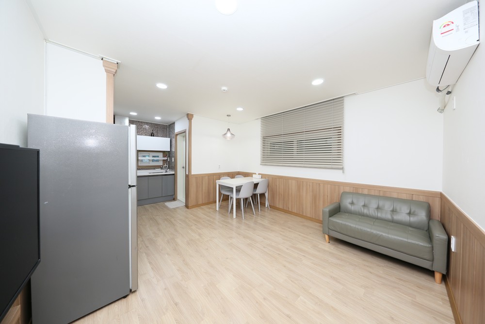 Room102 of a tidy accommodation close to Daecheon Beach (1.5 room bed)