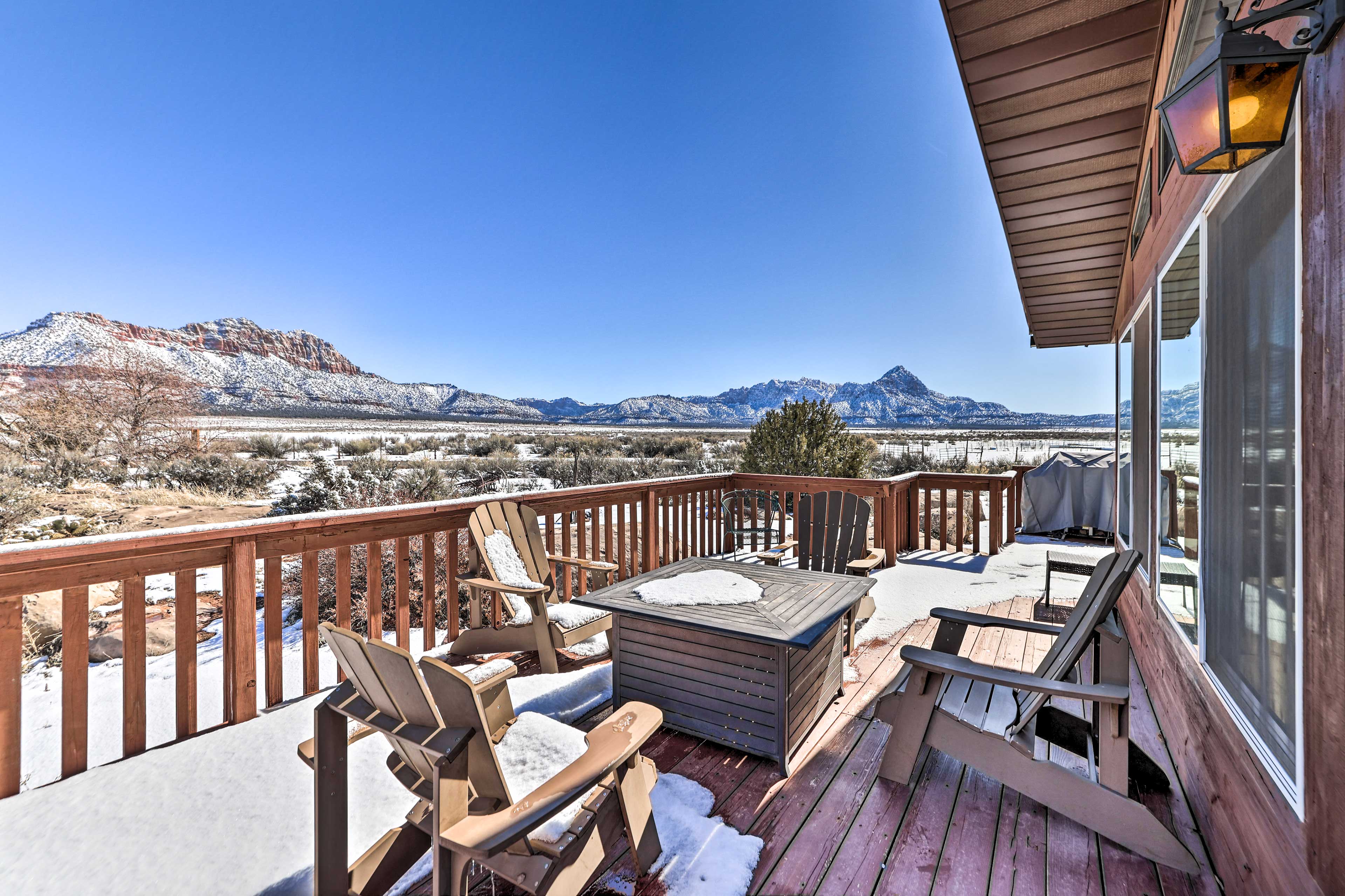 Stunning Utah Home ~ 30 Mi to Zion Nat'l Park