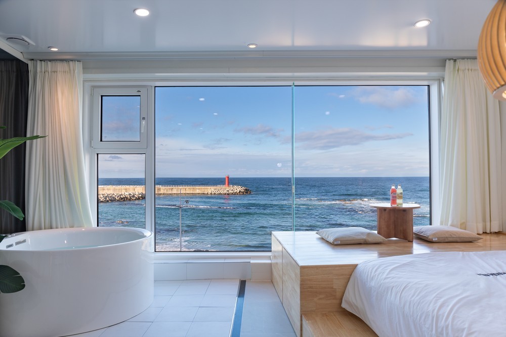 Room A-302, The One, where you can relax and enjoy the vast sea (Ocean View)