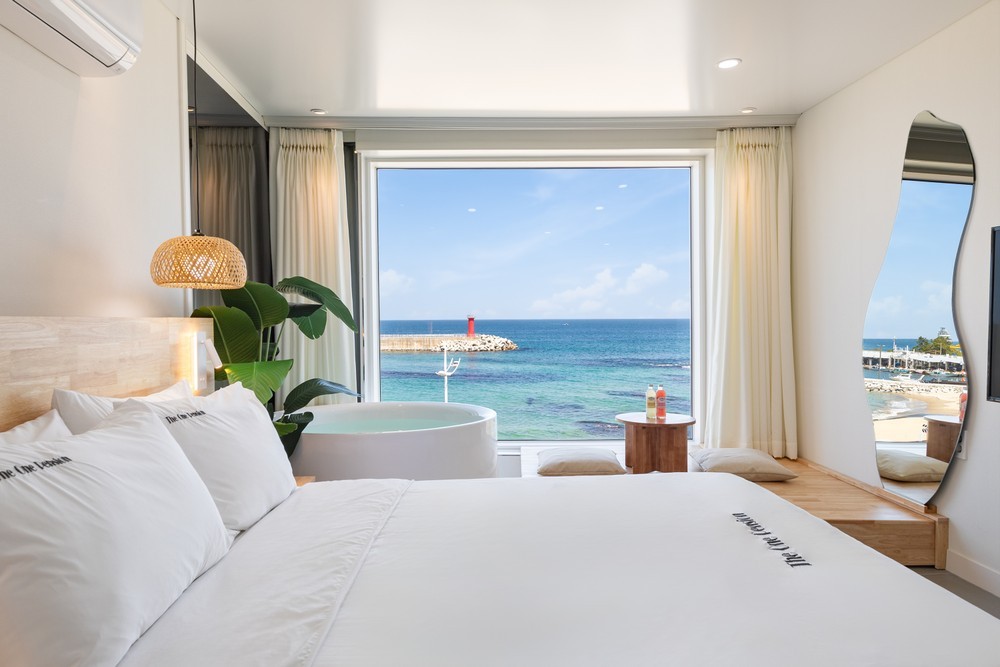 Room A-303, The One, where you can relax and enjoy the vast sea (Ocean View)