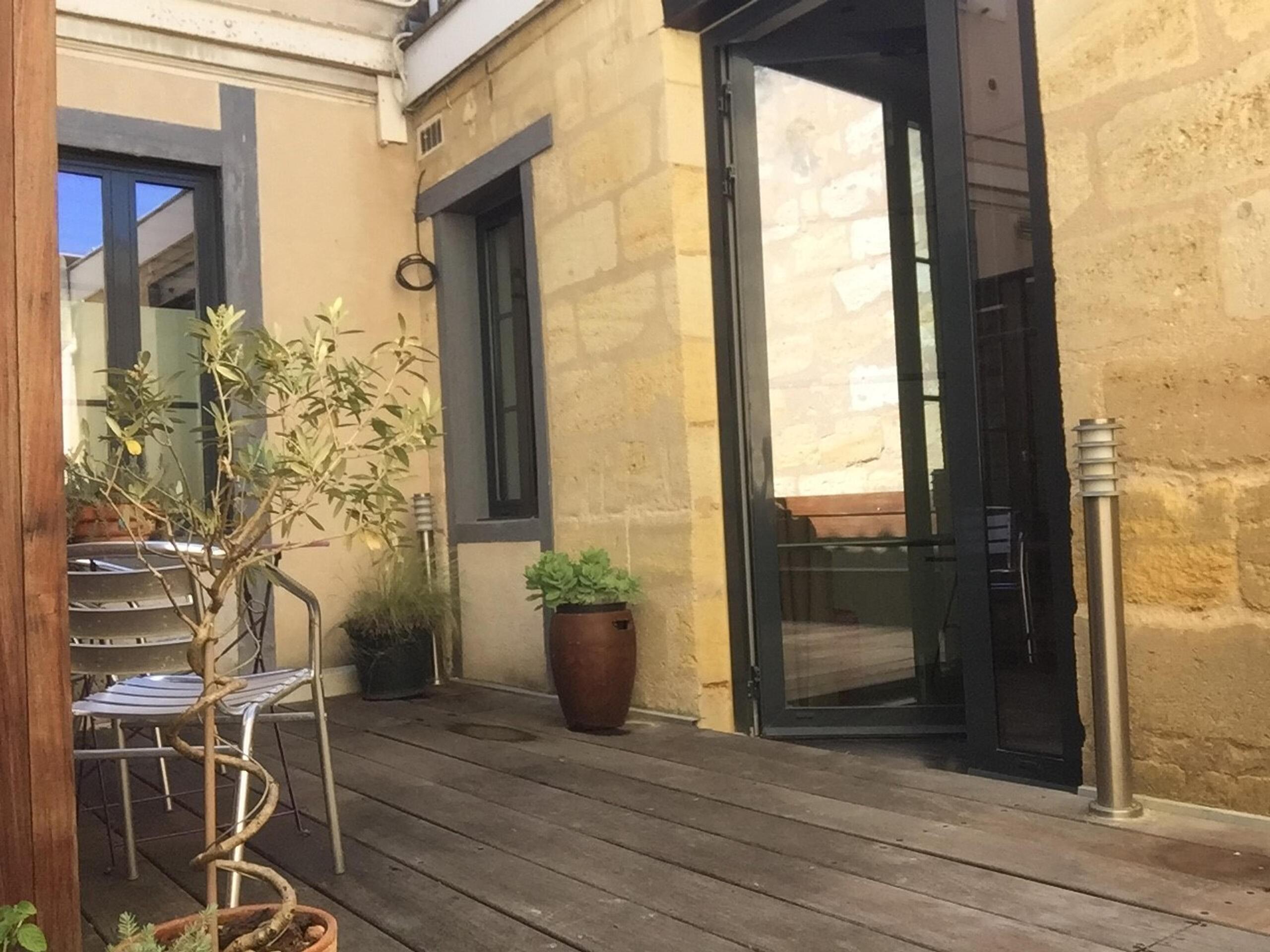 Apartment-de la Course 2 -Ensuite with Shower in Chartrons - Grand Parc - Jardin Public, Bordeaux
