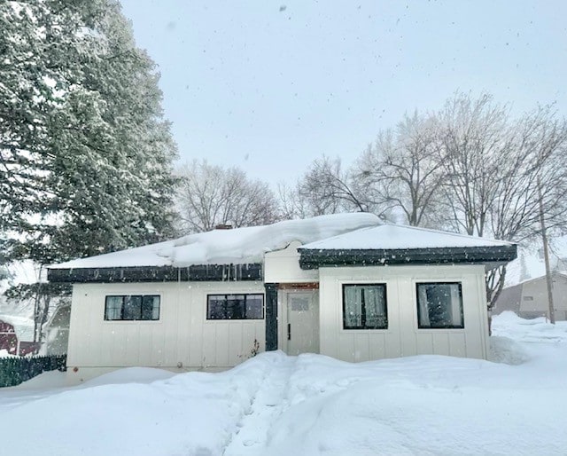 Whitewater Cottage- IN TOWN, walk to everything!
