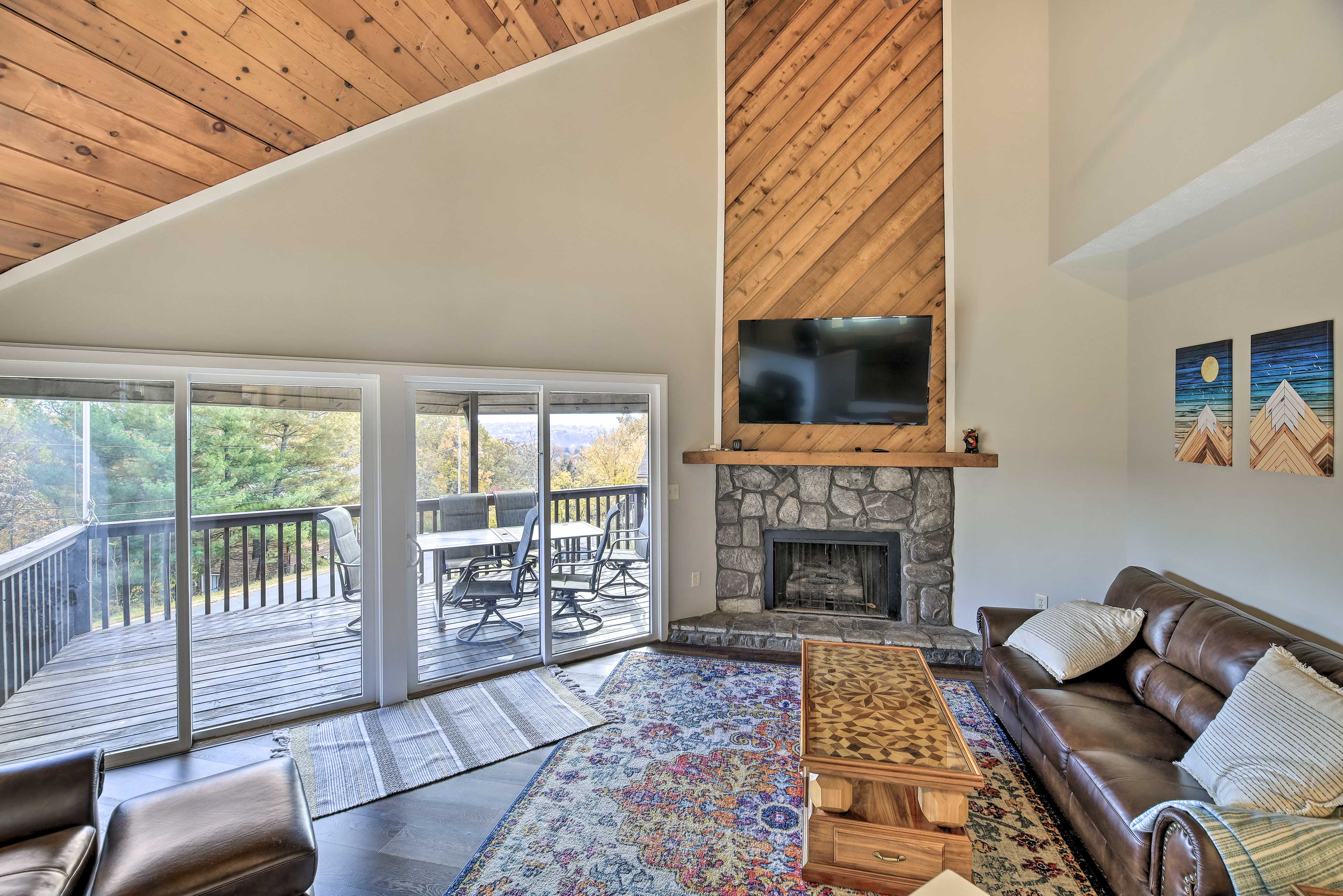Updated Kingsport Home w/ Deck + Mtn Views!