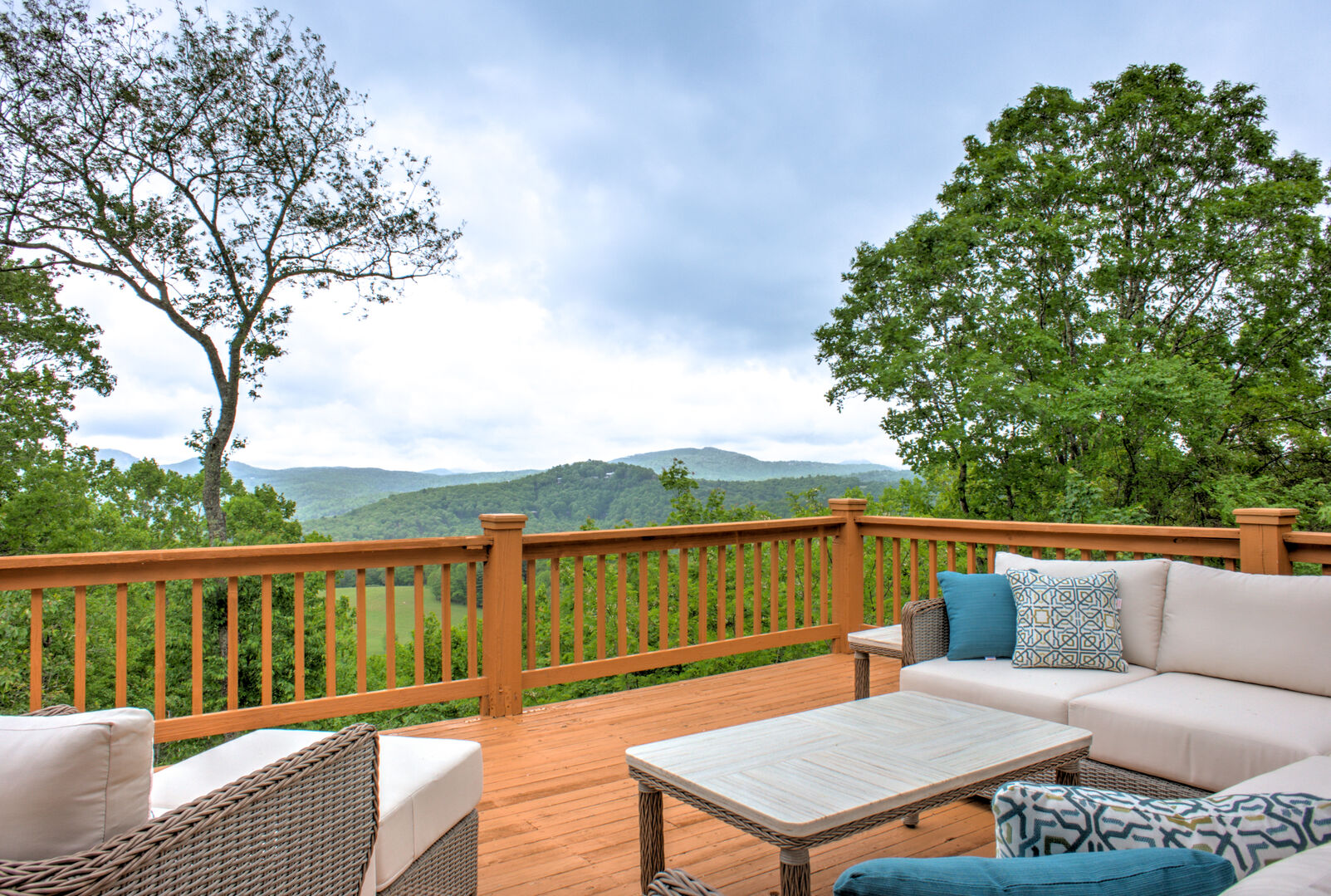 Private Mountain Home with Impeccable Views