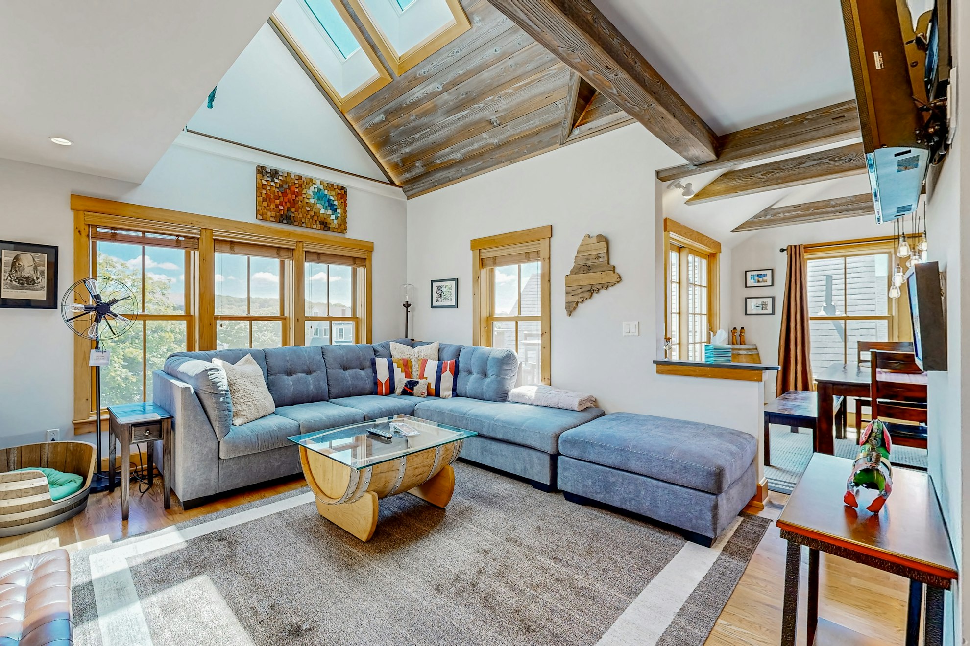 Downtown 3BR 2nd-Floor | Balcony