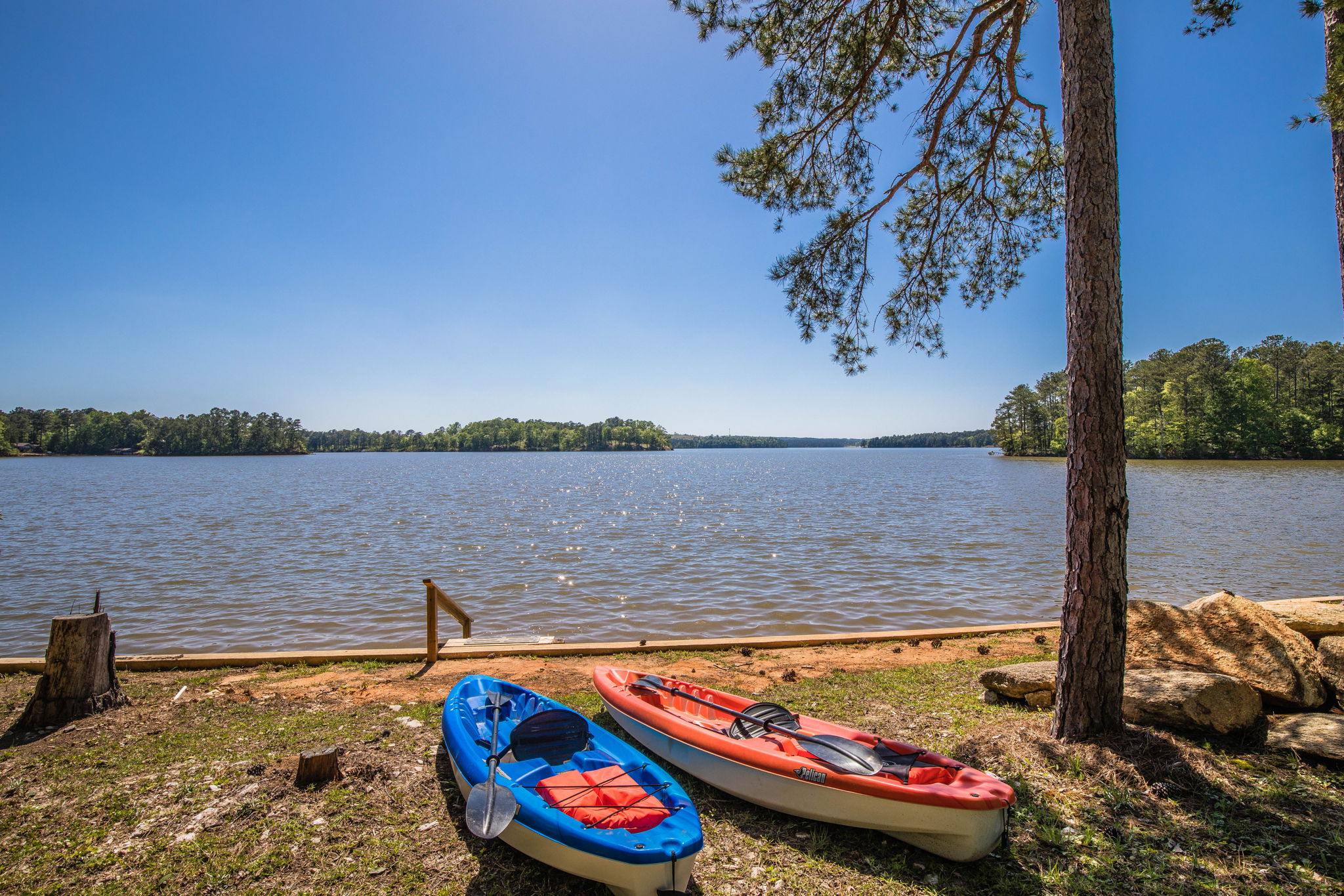 Cozy 1960s Lake Cabin w/ Private Dock & Kayaks