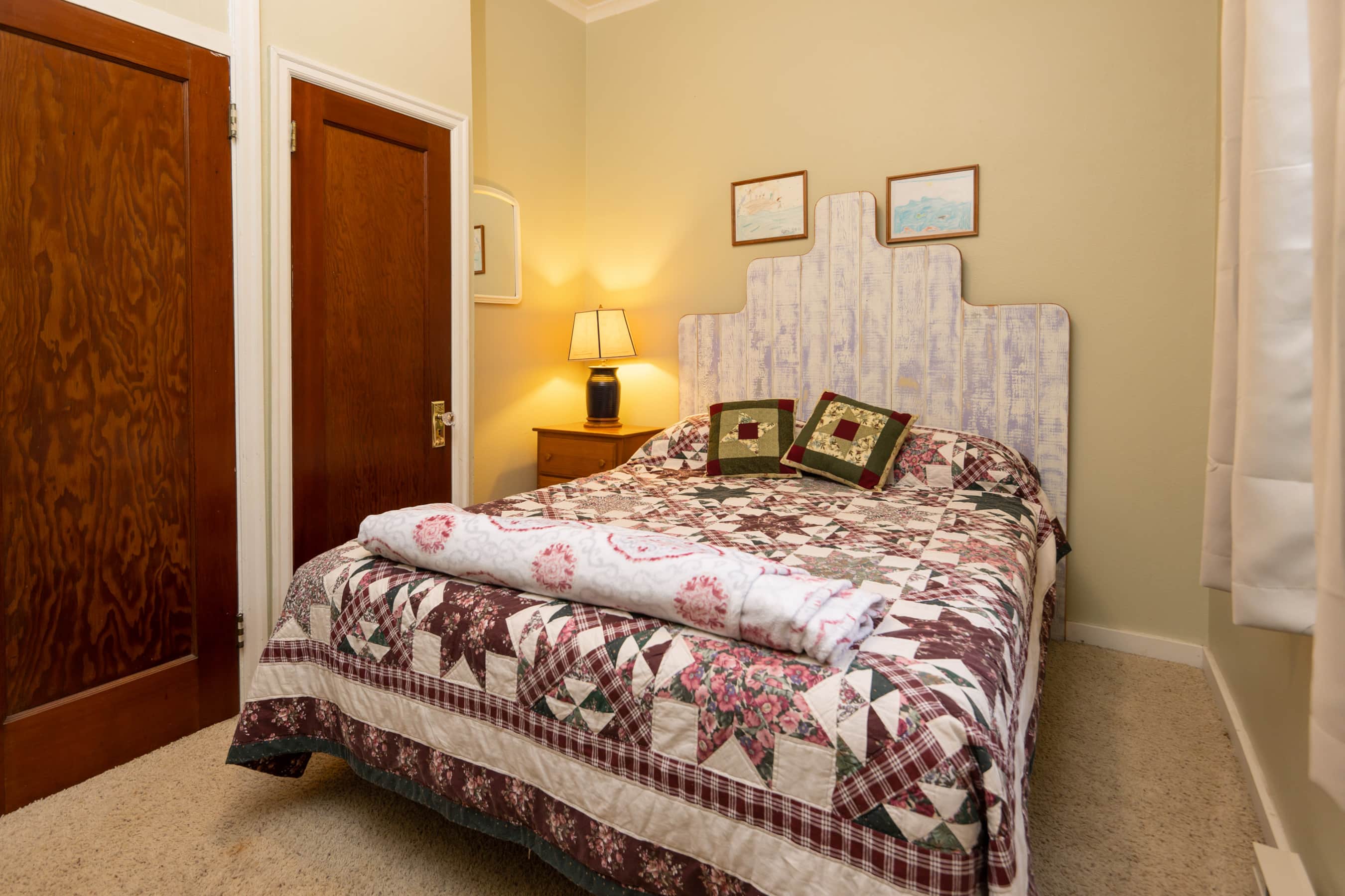 1 blk to beach, King bed, Fenced yard, Pack'n'Play Houses for Rent in Seaside, Oregon, United