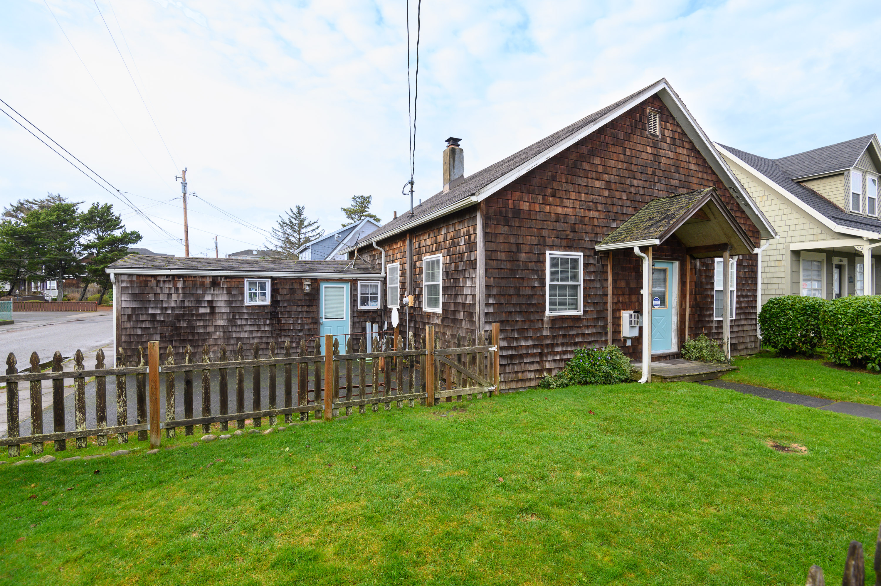 1 blk to beach, King bed, Fenced yard, Pack'n'Play Houses for Rent in