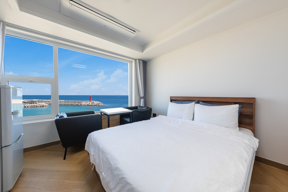 Space 302 for relaxation with blue sea (ocean view)