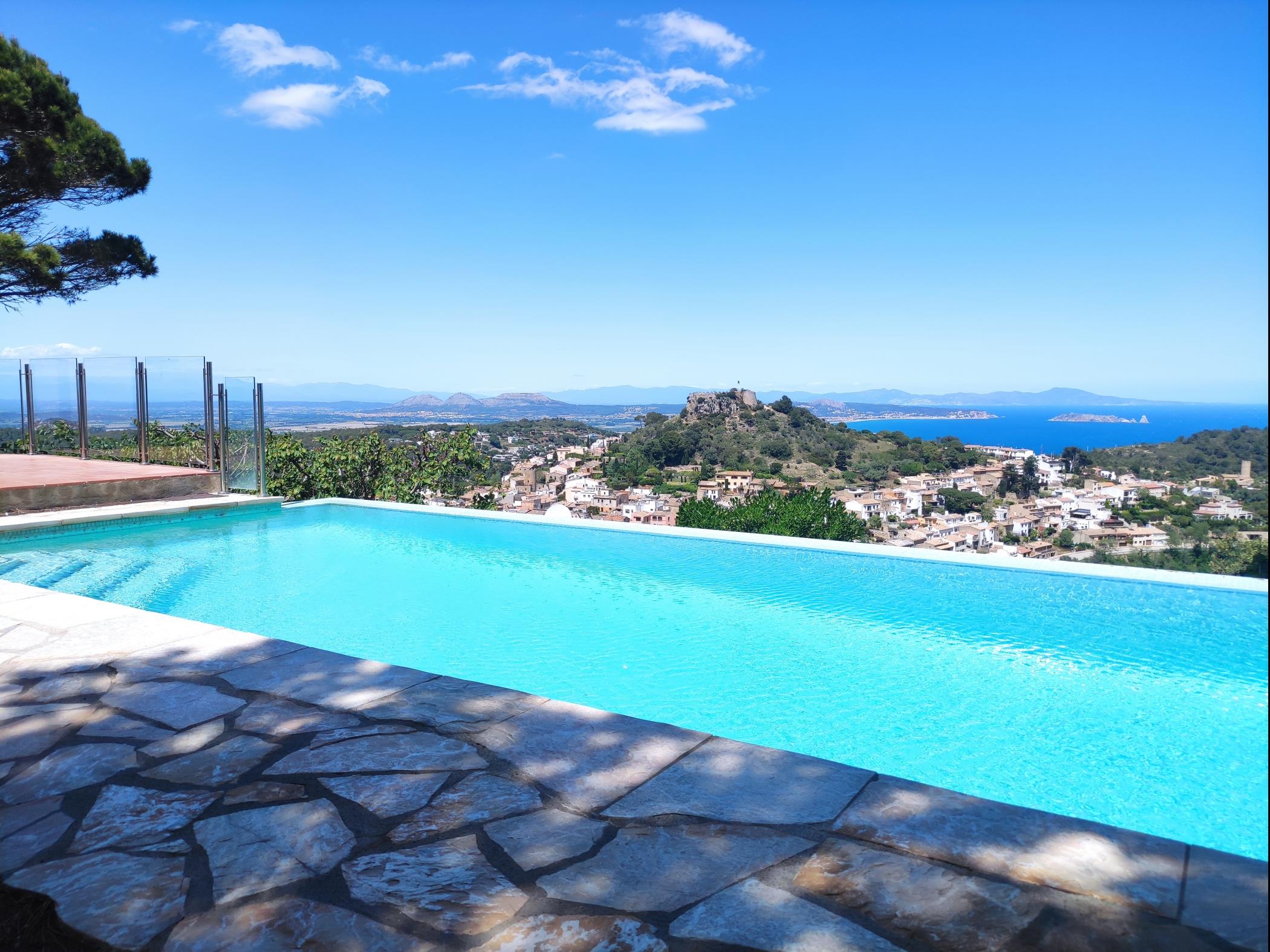 Casa Ibiza (Begur Centre)