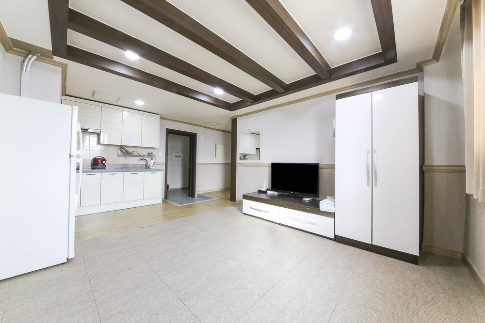 Resort type family pension two-room Ondol representing Daecheon Beach