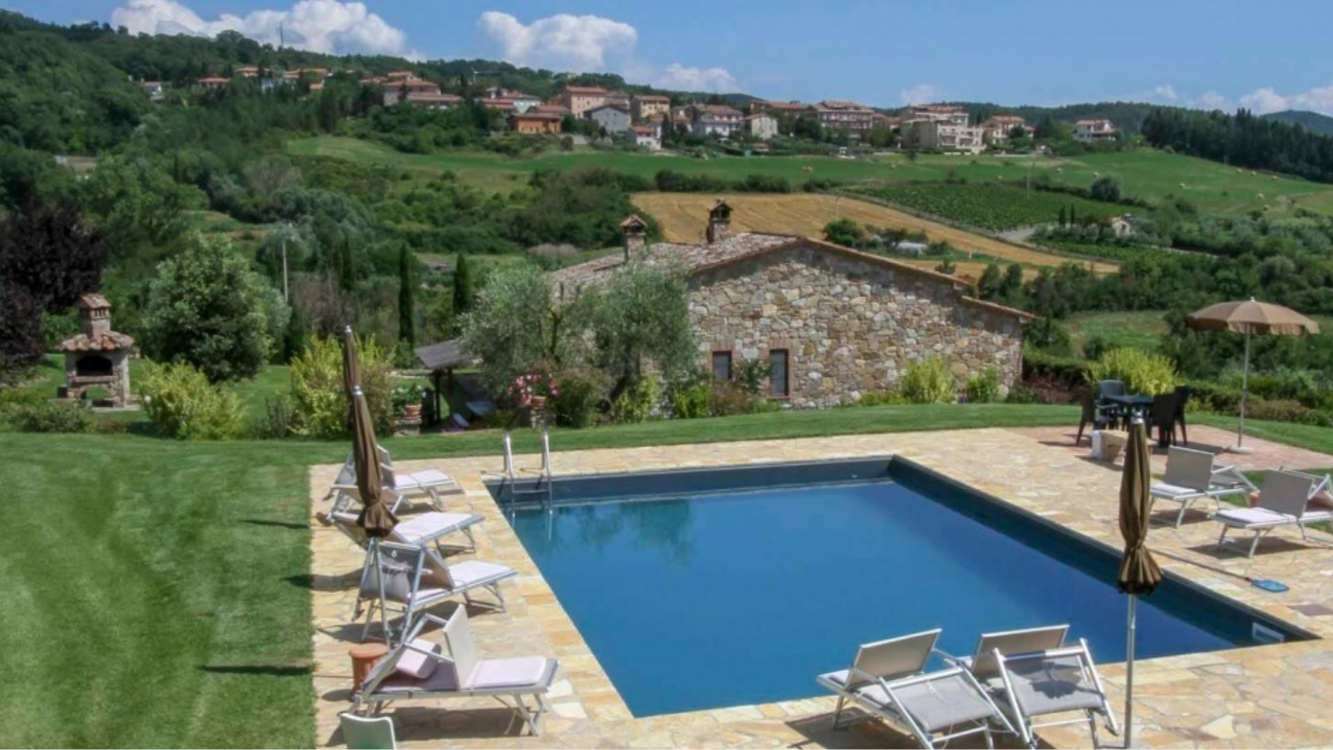 Independet villa. Pool. 300 m from hot thermal wat