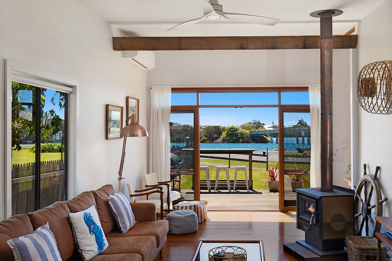 128 Lamont Street - River front