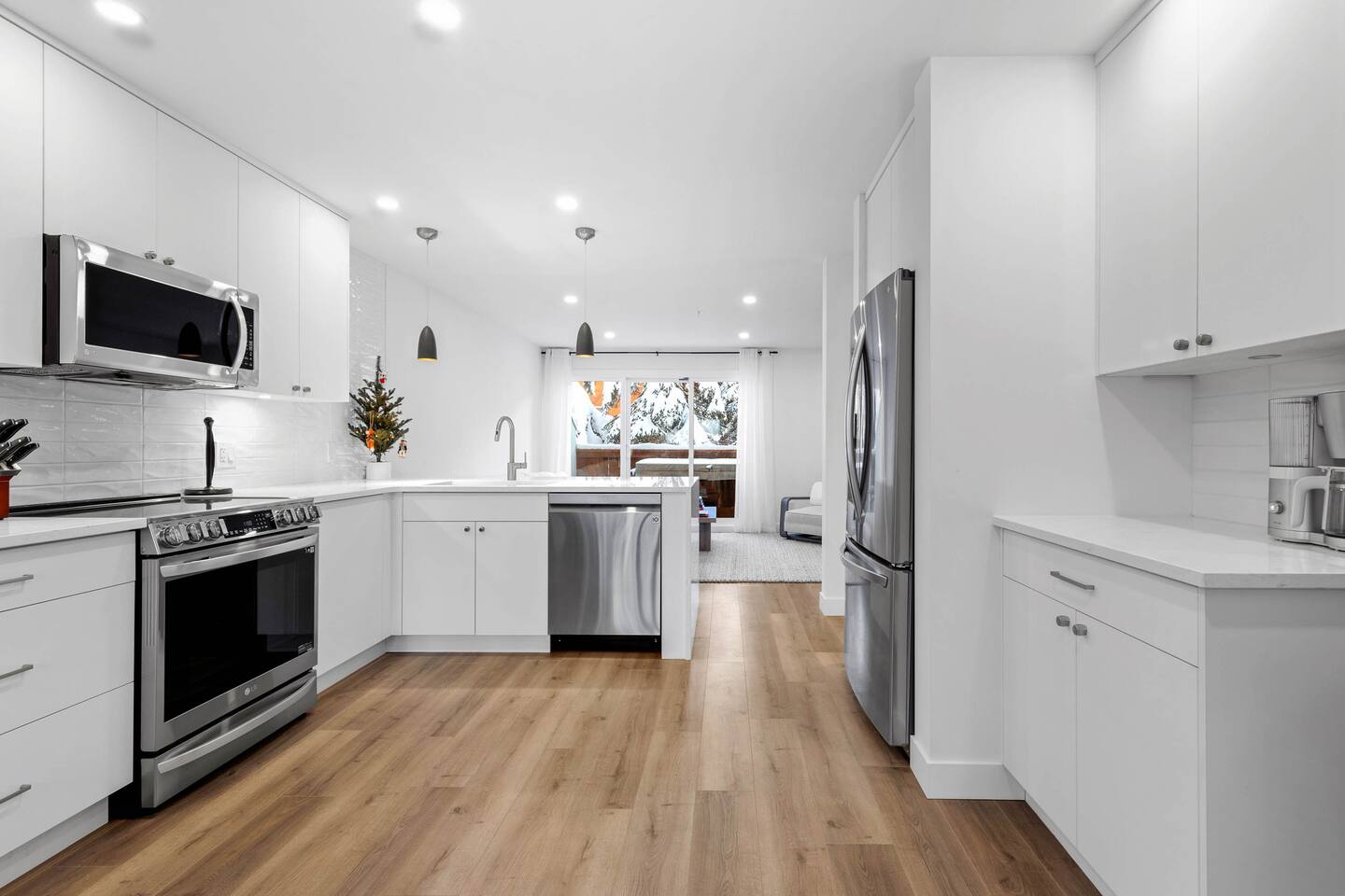 Arctic Fox Townhome- Village Core, Modern, Luxury!