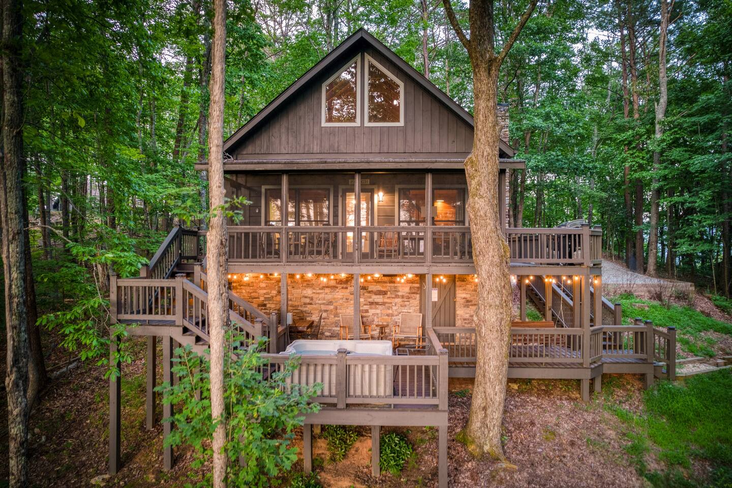 BN5229●Colombia Blueridge Mountains 30 2 King BR with Loft, Mountain Views & Hot Tub - Cabins for