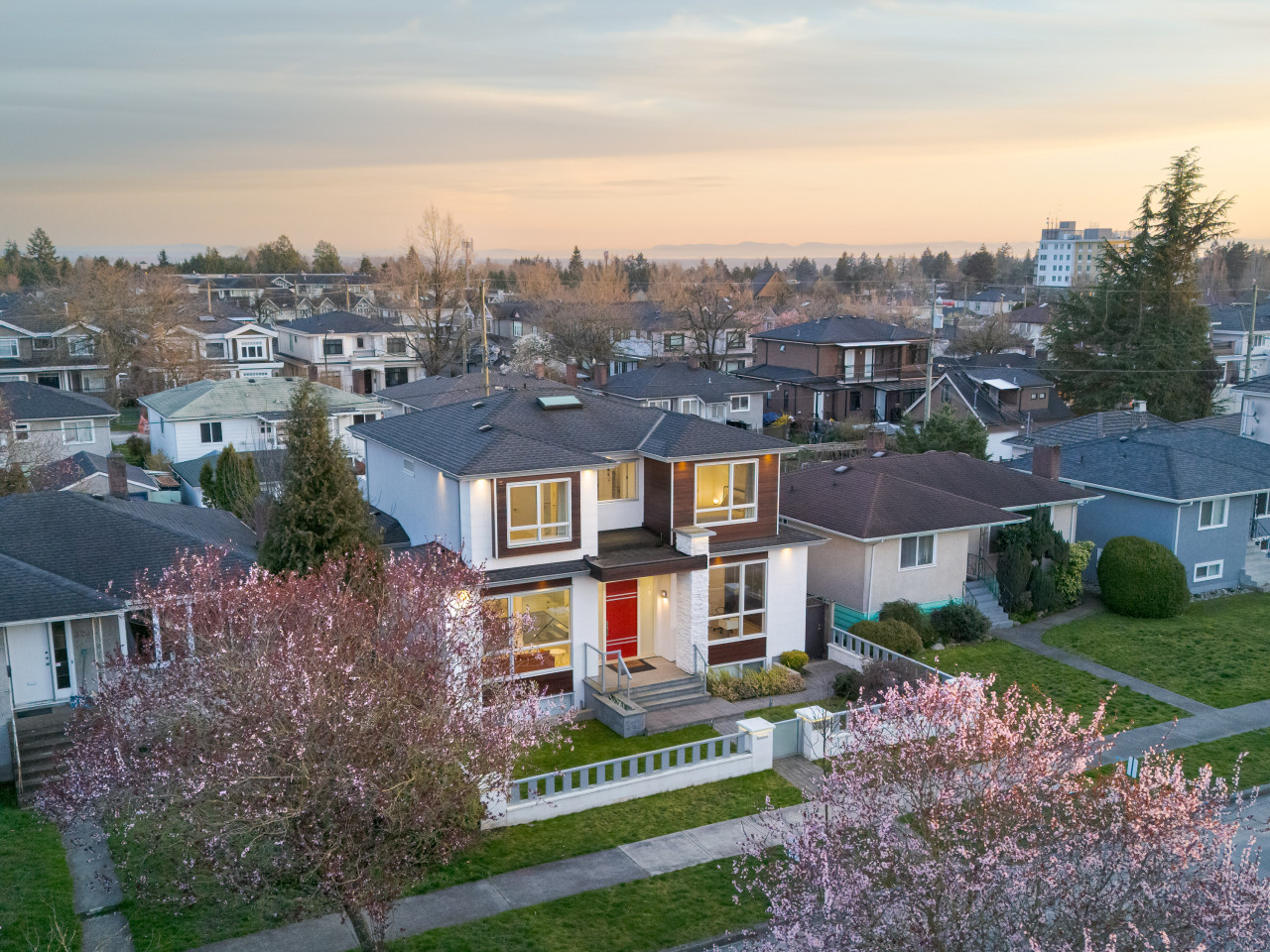 Central Luxury Home | Views & Private Cinema