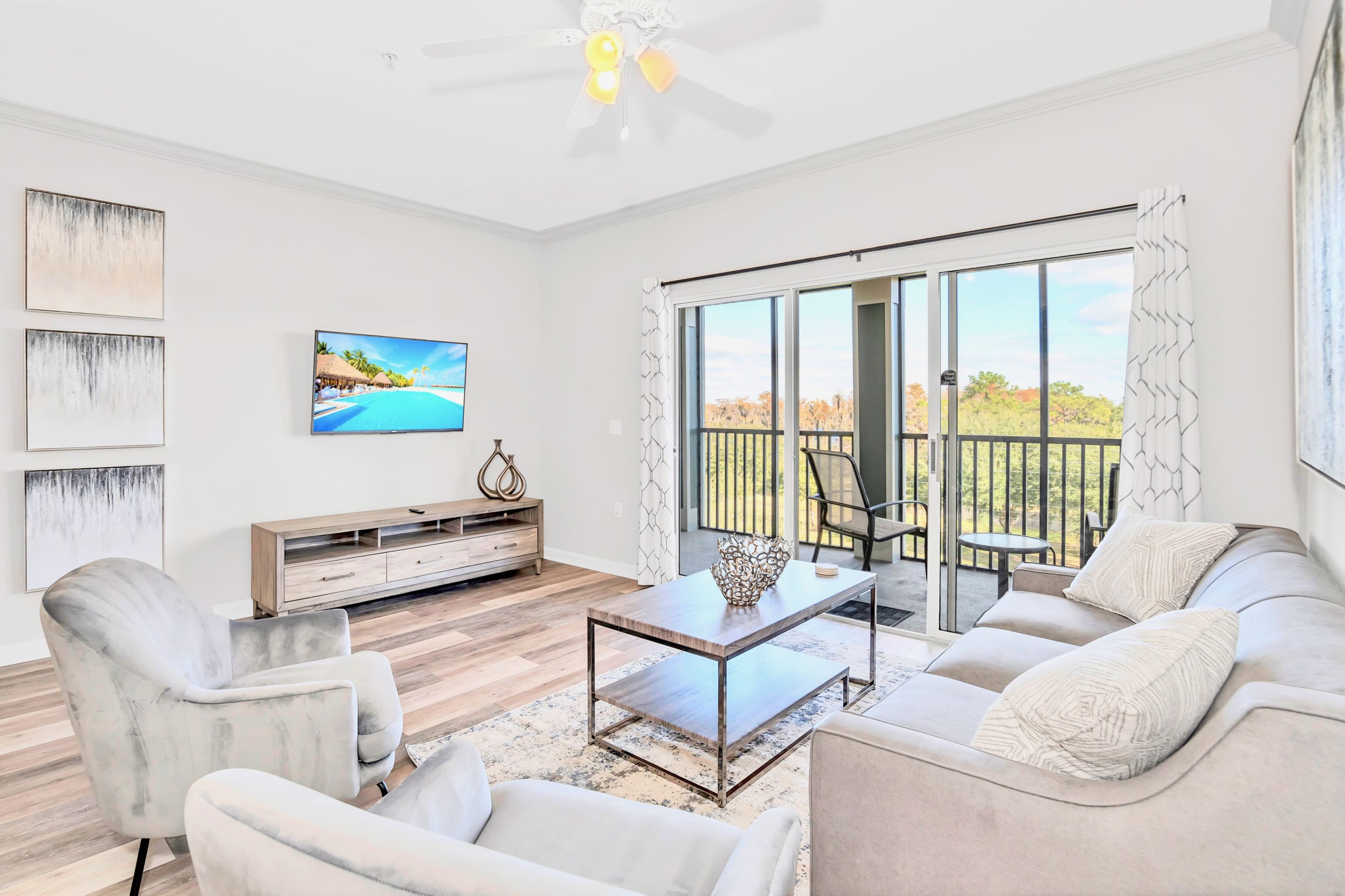 Upstay - LRG Condo w Outdoor Pool, Sauna, Hot Tub