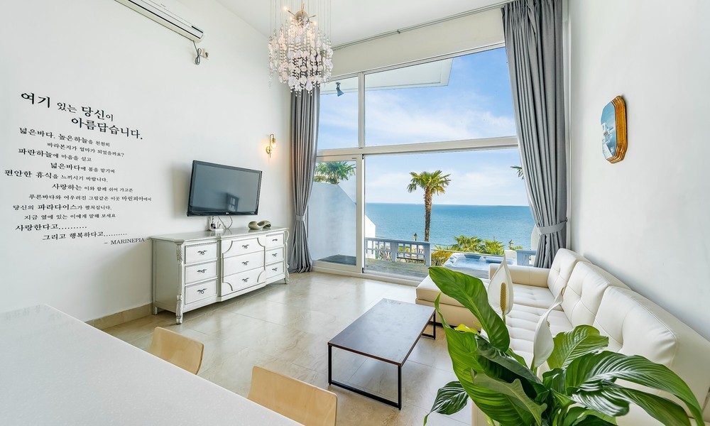 Ocean-dong 102, an accommodation with a view of the blue sea of Namhae (duplex, individual terrace, spa required)