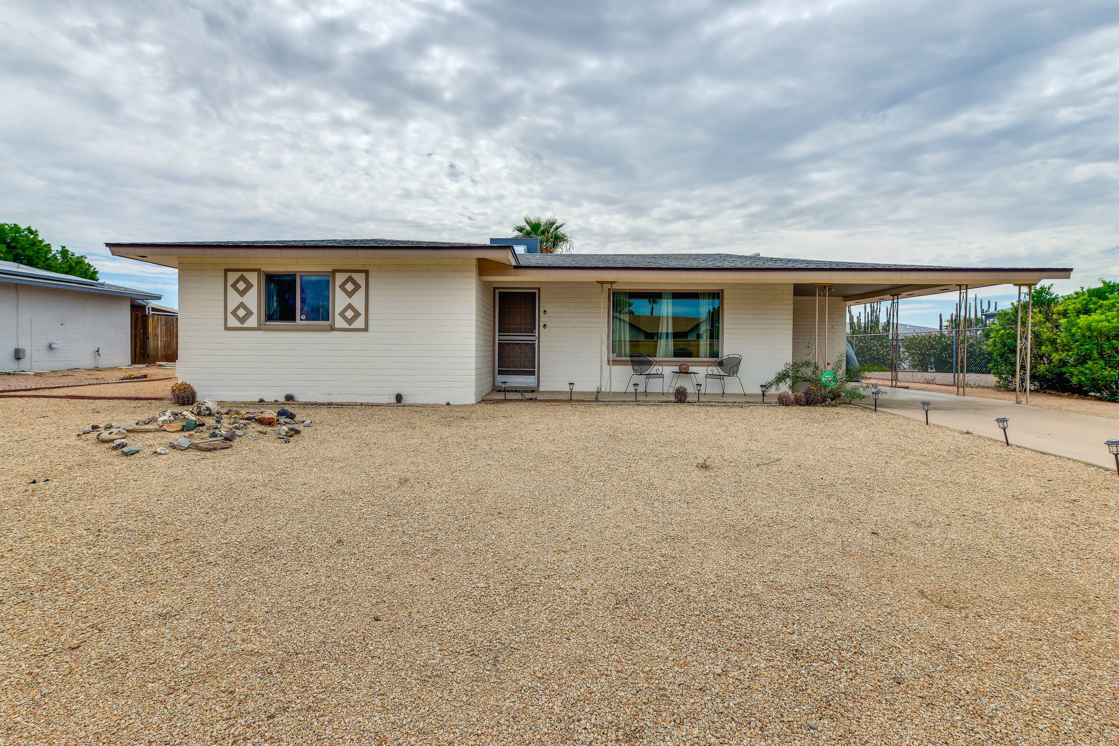 Desert Dreamin: Stylish Mesa Home, 55 + Community! - Houses for Rent in  Mesa, Arizona, United States - Airbnb